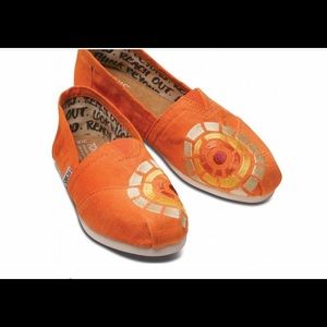TOMS shoes NEW-NWOT